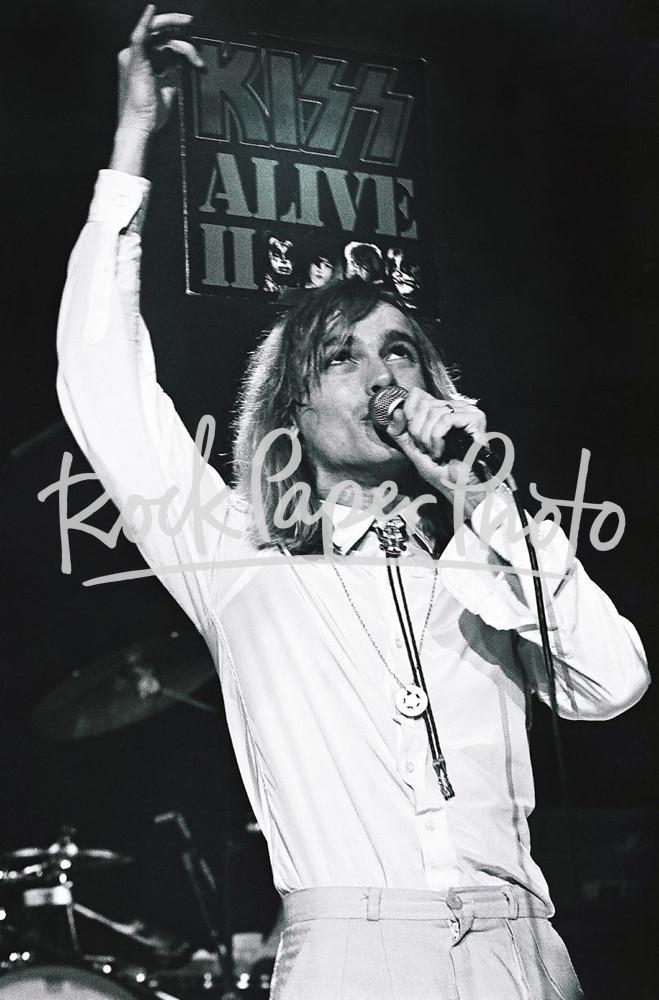 Robin Zander by Mark Weiss