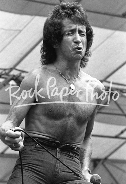 Bon Scott by Dean Simmon