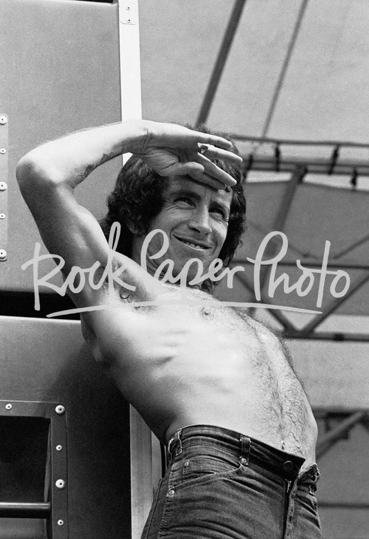 Bon Scott by Dean Simmon