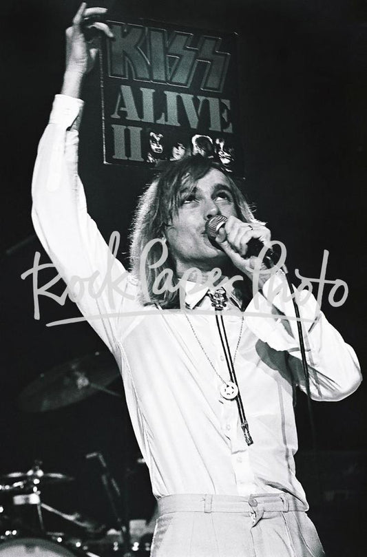 Robin Zander by Mark Weiss